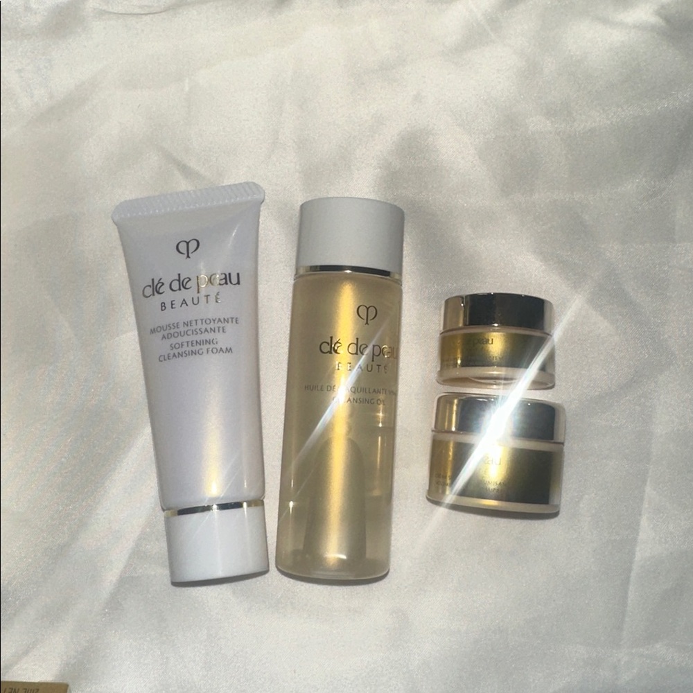 Cle de de Peau - Picture 3 of 4